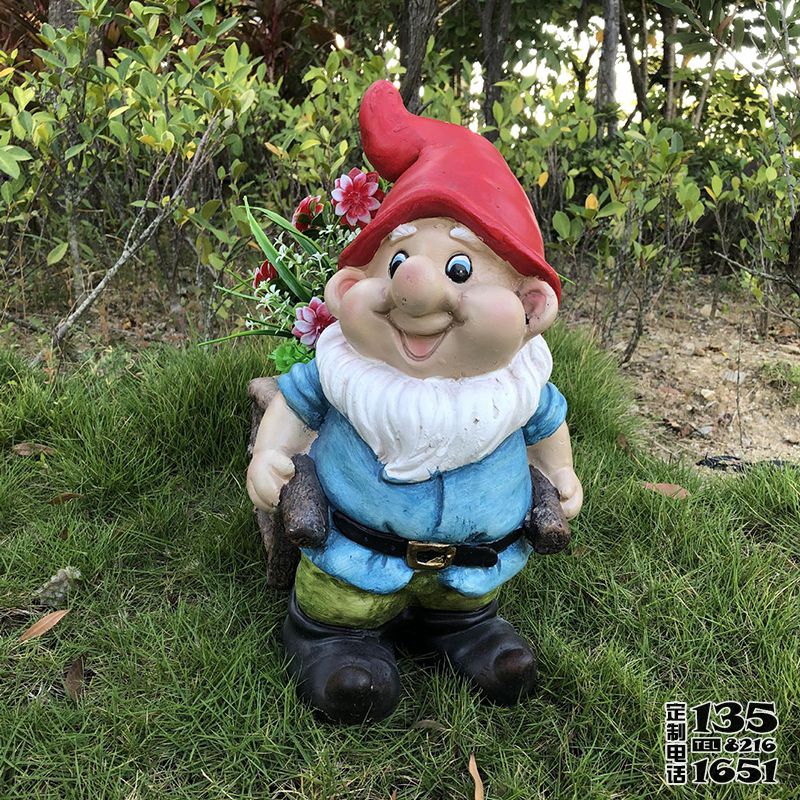 景區(qū)公園里擺放的一個(gè)戴帽的玻璃鋼彩繪卡通藍(lán)精靈雕塑 景區(qū)公園里擺放的一個(gè)戴帽的玻璃鋼彩繪卡通藍(lán)精靈雕塑