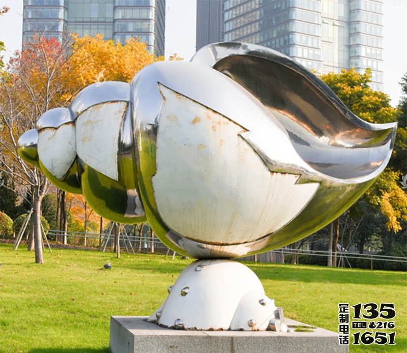 廣場草坪上擺放的殘缺的戶外景觀玻璃鋼海螺雕塑 廣場草坪上擺放的殘缺的戶外景觀玻璃鋼海螺雕塑