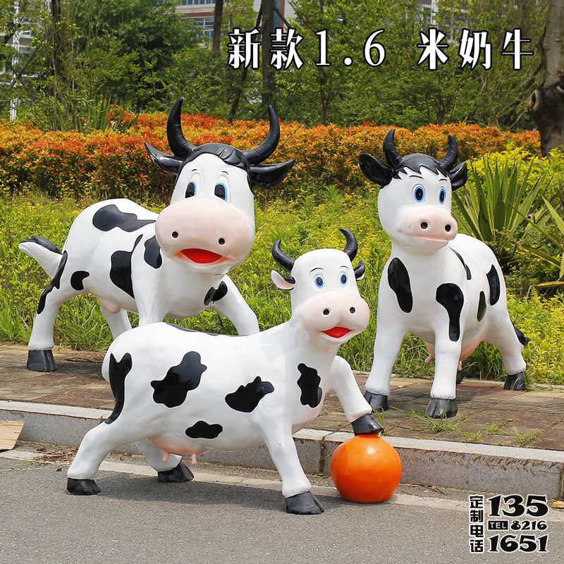 游樂場(chǎng)三只玩球的玻璃鋼仿真動(dòng)物奶牛雕塑 游樂場(chǎng)三只玩球的玻璃鋼仿真動(dòng)物奶牛雕塑