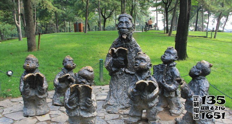 公園草坪創(chuàng)意玻璃鋼晨讀的讀書(shū)雕塑