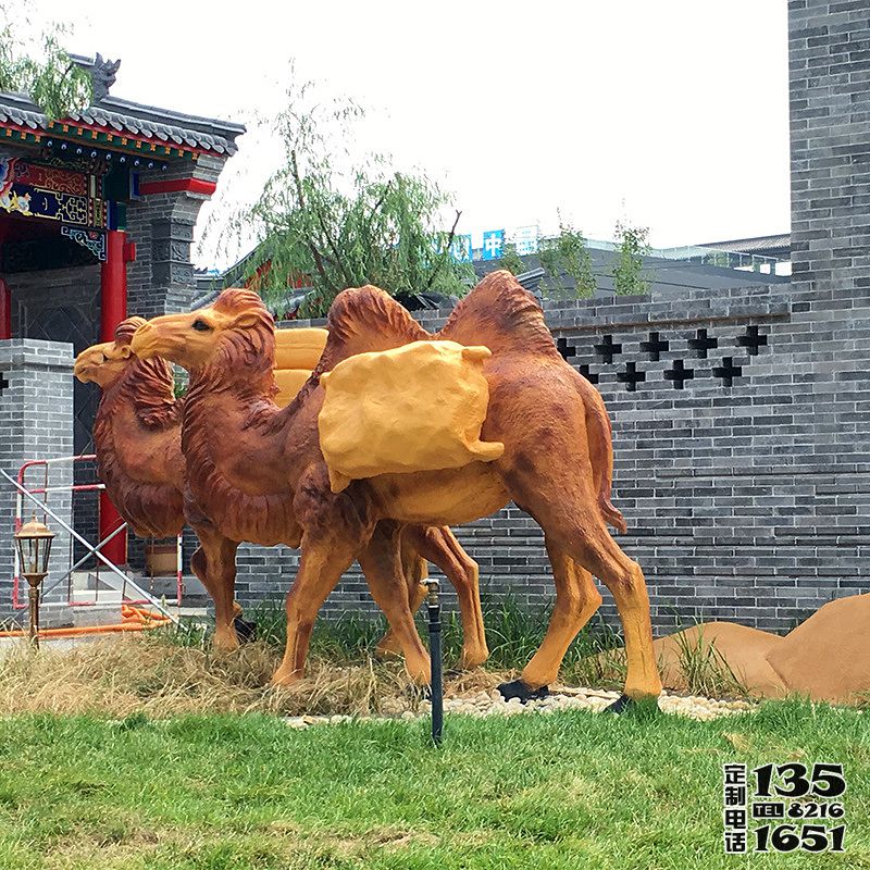 景區玻璃鋼仿真動物駱駝雕塑 景區玻璃鋼仿真動物駱駝雕塑