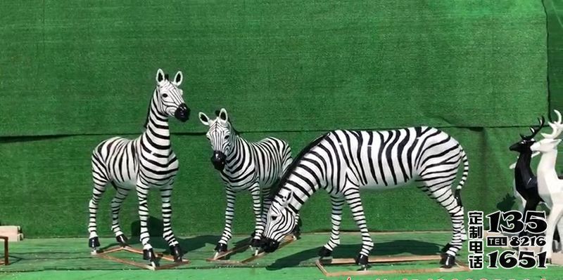 園創(chuàng)意玻璃鋼大型仿真動物斑馬雕塑 園創(chuàng)意玻璃鋼大型仿真動物斑馬雕塑