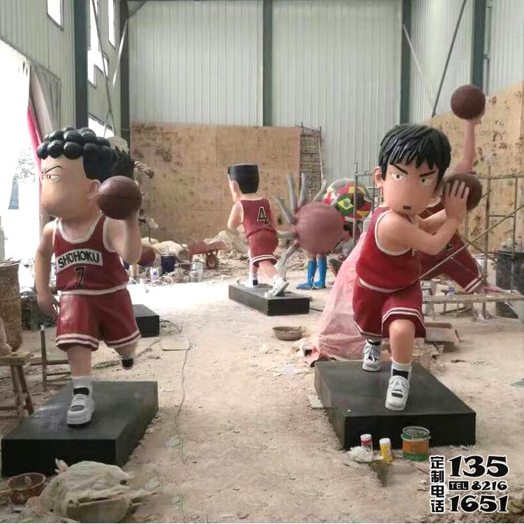 公園擺放全民健身卡通打籃球人物玻璃鋼雕塑 公園擺放全民健身卡通打籃球人物玻璃鋼雕塑