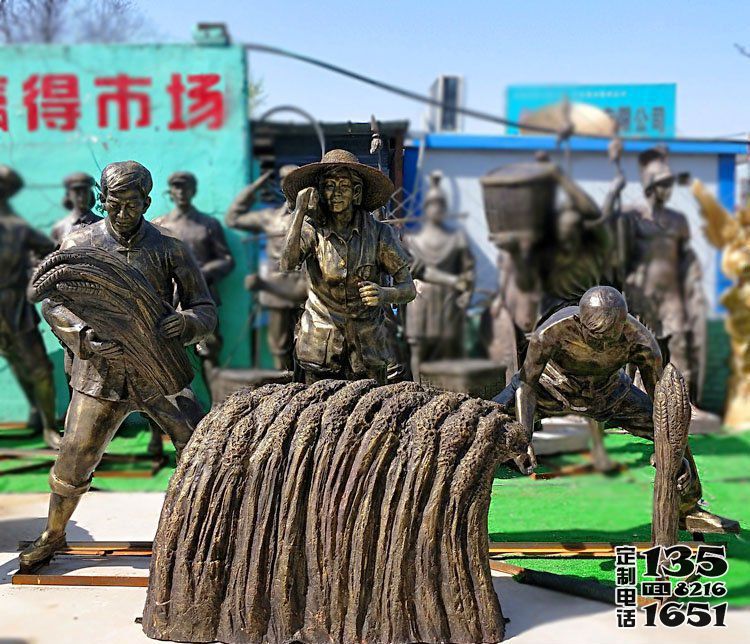 廣場在田地收麥子干農(nóng)活的農(nóng)耕人物玻璃鋼仿銅雕塑 廣場在田地收麥子干農(nóng)活的農(nóng)耕人物玻璃鋼仿銅雕塑
