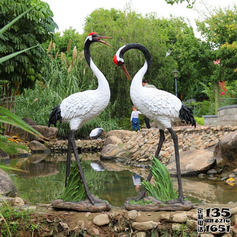 戶外池塘玻璃鋼兩只仿真動(dòng)物丹頂鶴雕塑 戶外池塘玻璃鋼兩只仿真動(dòng)物丹頂鶴雕塑