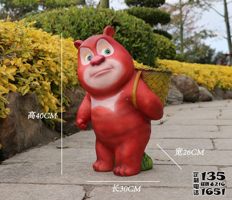 路邊有一只歪著頭的玻璃鋼彩繪熊出沒(méi)熊二雕塑 路邊有一只歪著頭的玻璃鋼彩繪熊出沒(méi)熊二雕塑