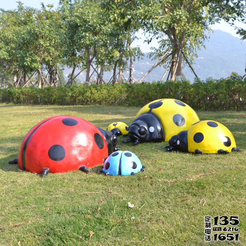 園林里擺放的玻璃鋼卡通仿真動(dòng)物七星瓢蟲(chóng)雕塑 園林里擺放的玻璃鋼卡通仿真動(dòng)物七星瓢蟲(chóng)雕塑